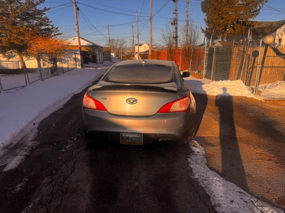 2010 Hyundai Genesis Coupe - Image 5 of 10