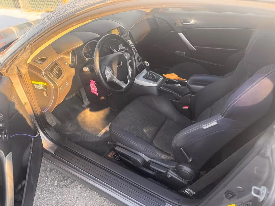 2010 Hyundai Genesis Coupe - Image 7 of 10