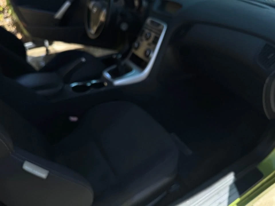2010 Hyundai Genesis Coupe - Image 4 of 8