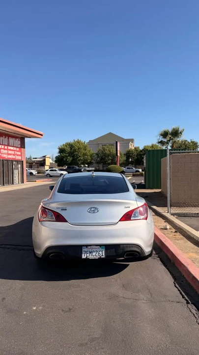 2010 Hyundai Genesis Coupe - Image 2 of 7