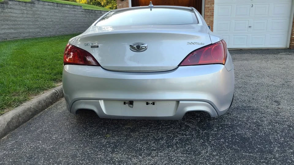 2010 Hyundai Genesis Coupe - Image 10 of 12