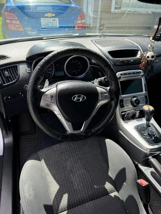 2010 Hyundai Genesis Coupe - Image 7 of 10