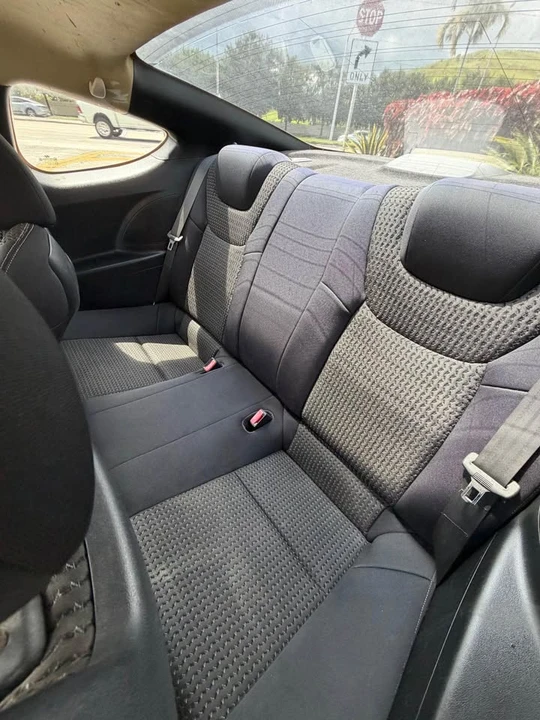 2010 Hyundai Genesis Coupe - Image 12 of 15