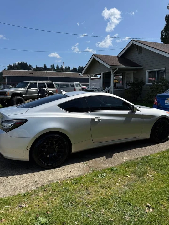 2010 Hyundai Genesis Coupe - Image 5 of 10