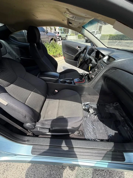 2010 Hyundai Genesis Coupe - Image 11 of 15