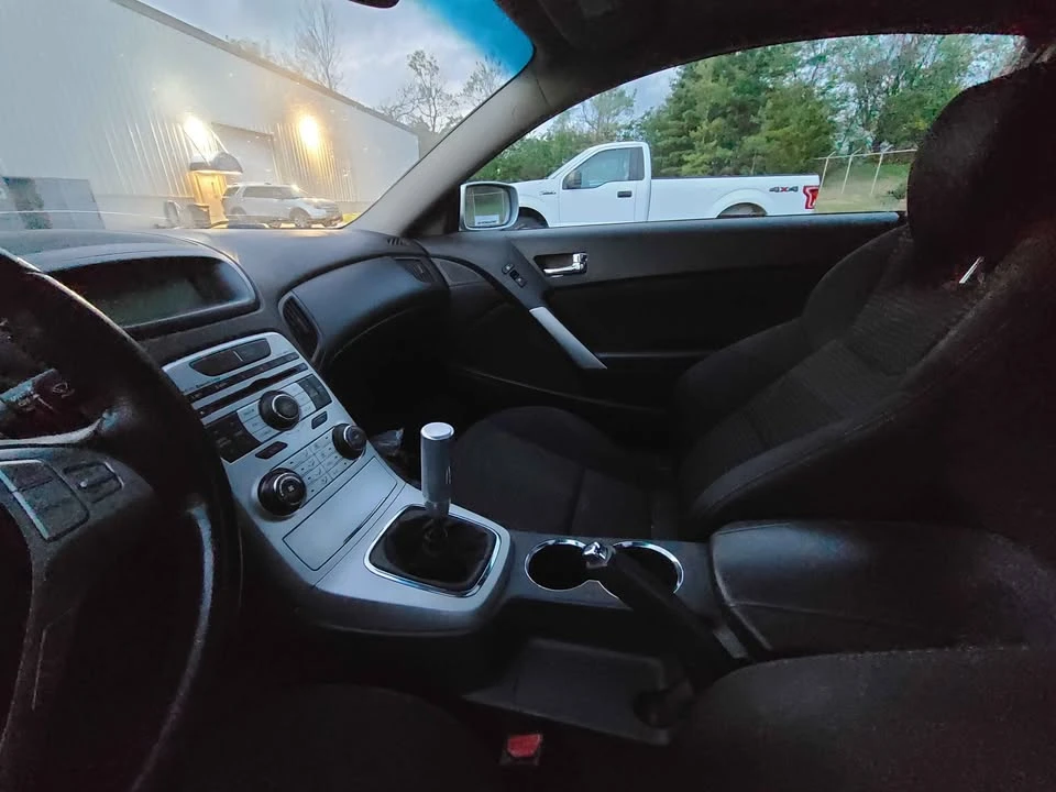 2010 Hyundai Genesis Coupe - Image 7 of 12