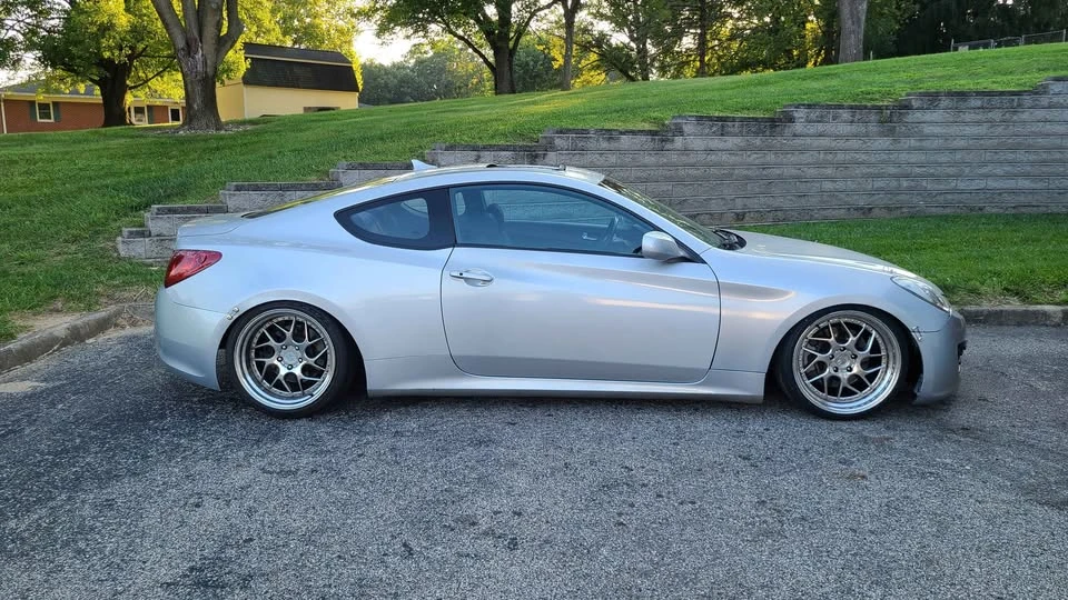 2010 Hyundai Genesis Coupe - Image 8 of 12