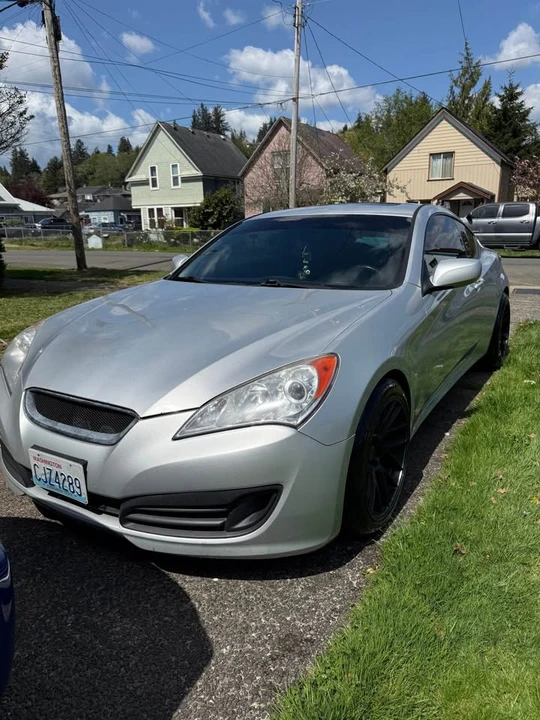 2010 Hyundai Genesis Coupe - Image 2 of 10