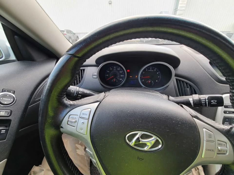 2010 Hyundai Genesis Coupe - Image 4 of 12