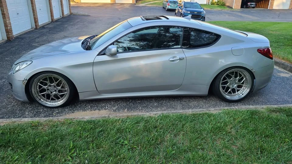 2010 Hyundai Genesis Coupe - Image 11 of 12