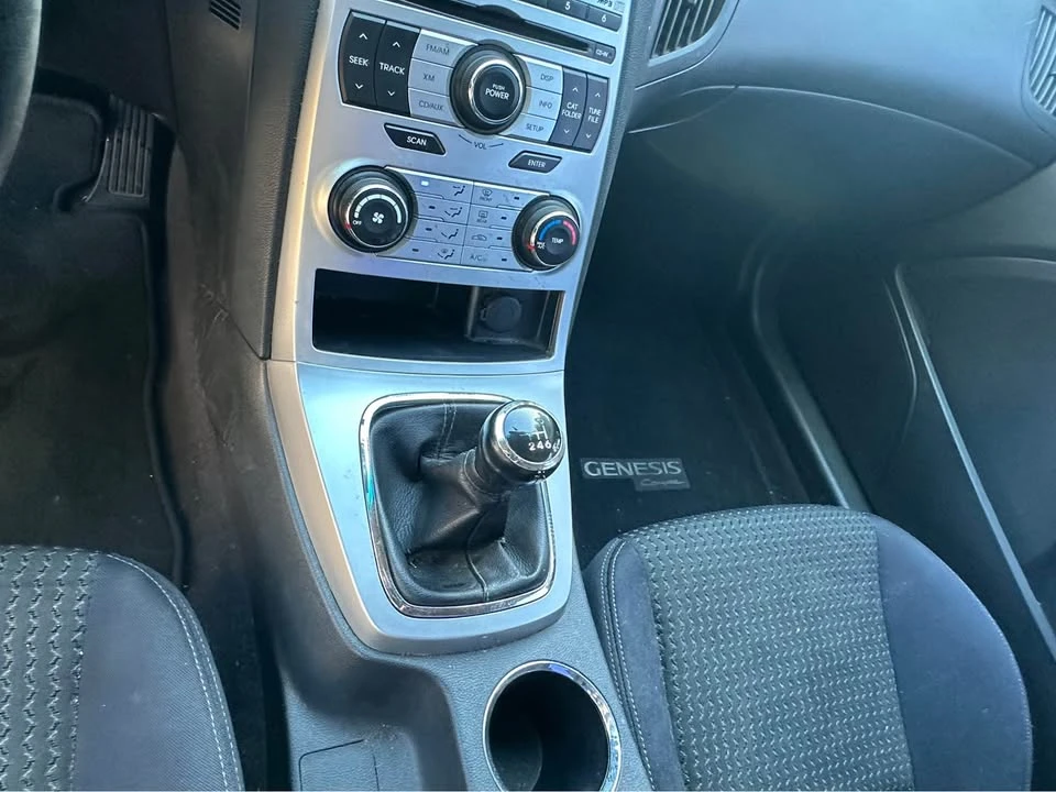 2010 Hyundai Genesis Coupe - Image 8 of 10