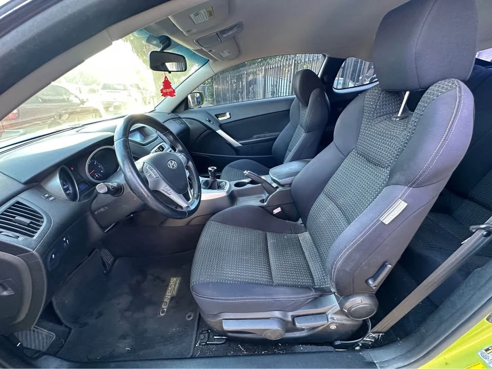 2010 Hyundai Genesis Coupe - Image 6 of 10