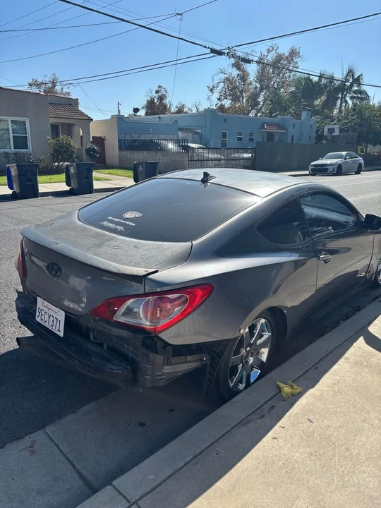 2010 Hyundai Genesis Coupe - Image 2 of 6