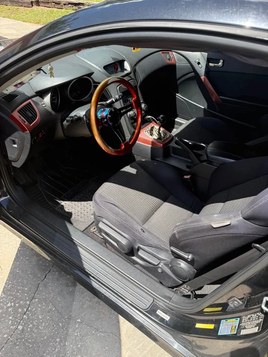 2010 Hyundai Genesis Coupe - Image 9 of 14