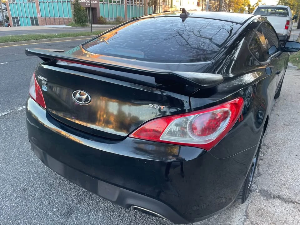 2010 Hyundai Genesis Coupe - Image 16 of 17