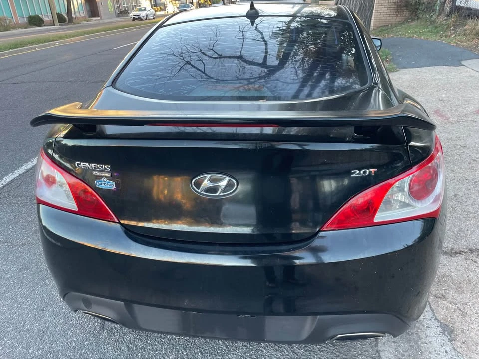 2010 Hyundai Genesis Coupe - Image 12 of 17