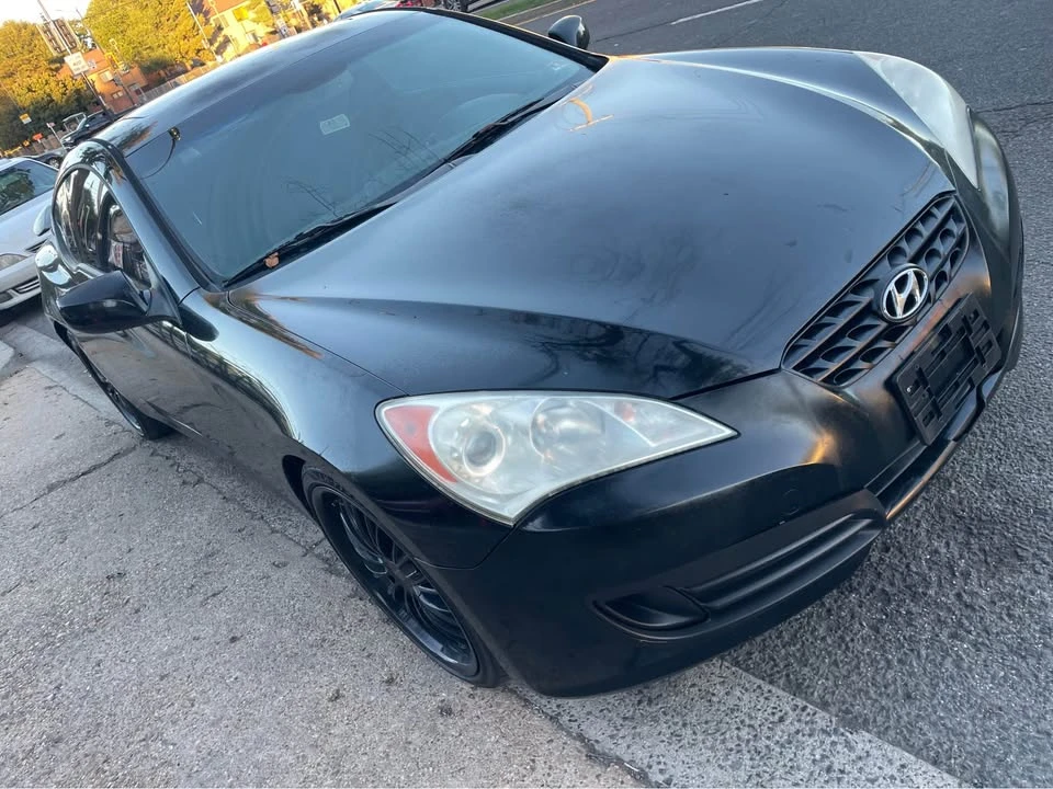 2010 Hyundai Genesis Coupe - Image 10 of 17