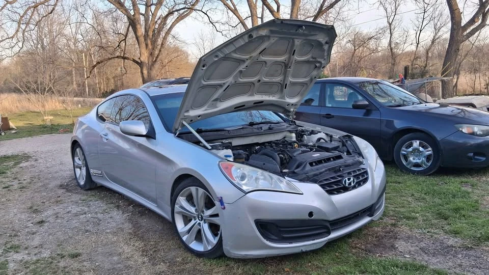 2010 Hyundai Genesis Coupe - Image 2 of 14