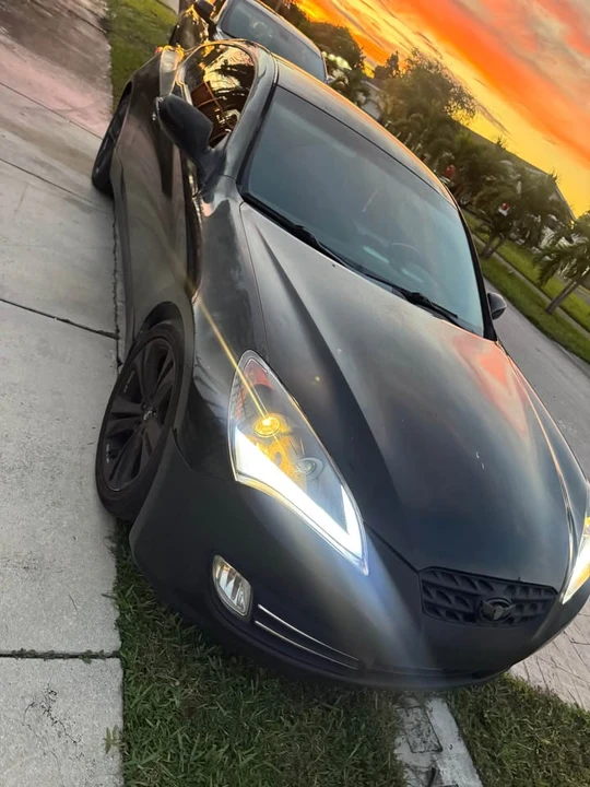 2010 Hyundai Genesis Coupe - Image 4 of 5