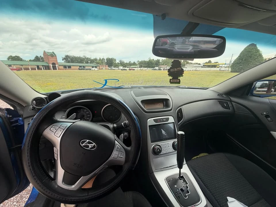 2010 Hyundai Genesis Coupe - Image 5 of 5