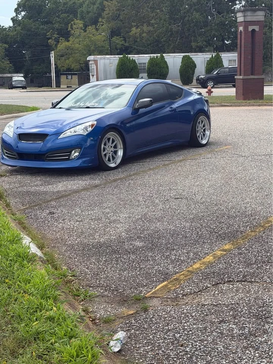2010 Hyundai Genesis Coupe - Image 4 of 5