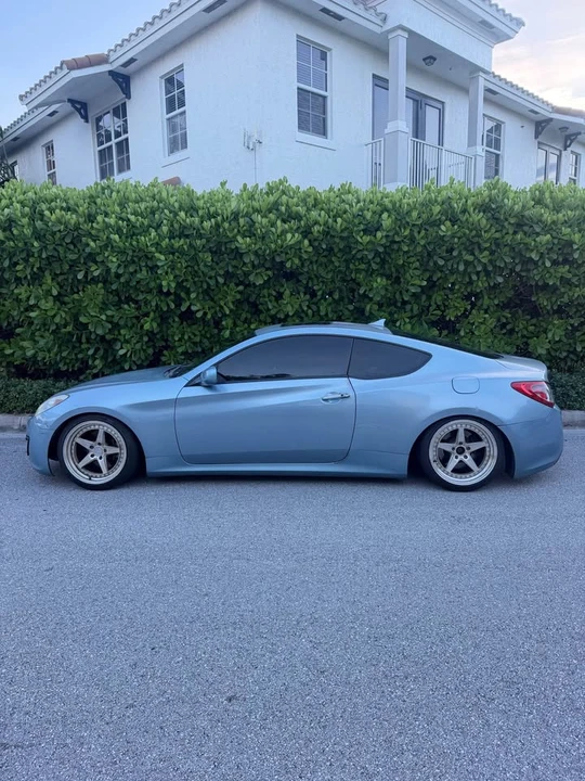 2010 Hyundai Genesis Coupe - Image 2 of 7