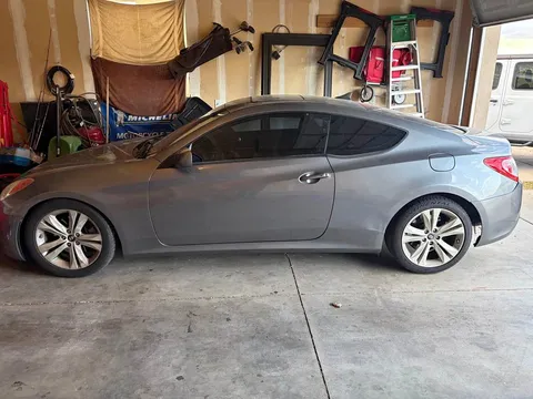 2010 Hyundai Genesis Coupe 2.0T Premium