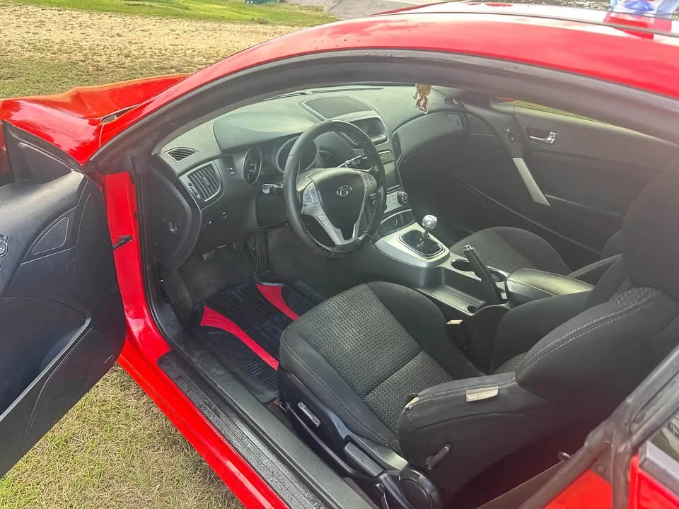 2010 Hyundai Genesis Coupe - Image 8 of 9