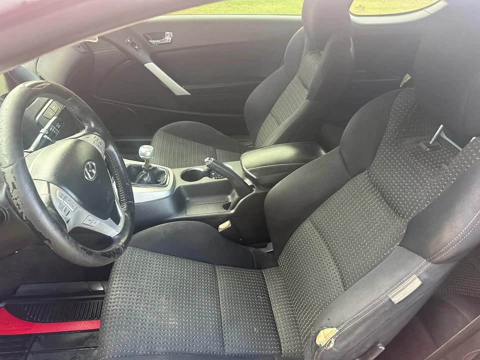 2010 Hyundai Genesis Coupe - Image 9 of 9