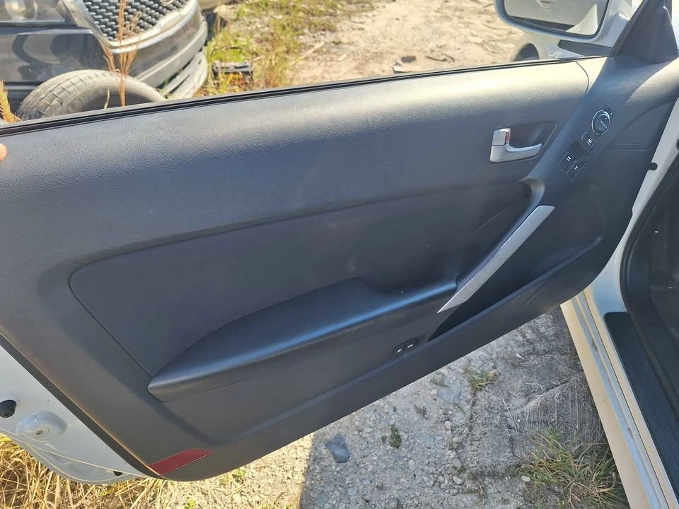 2010 Hyundai - Image 6 of 13