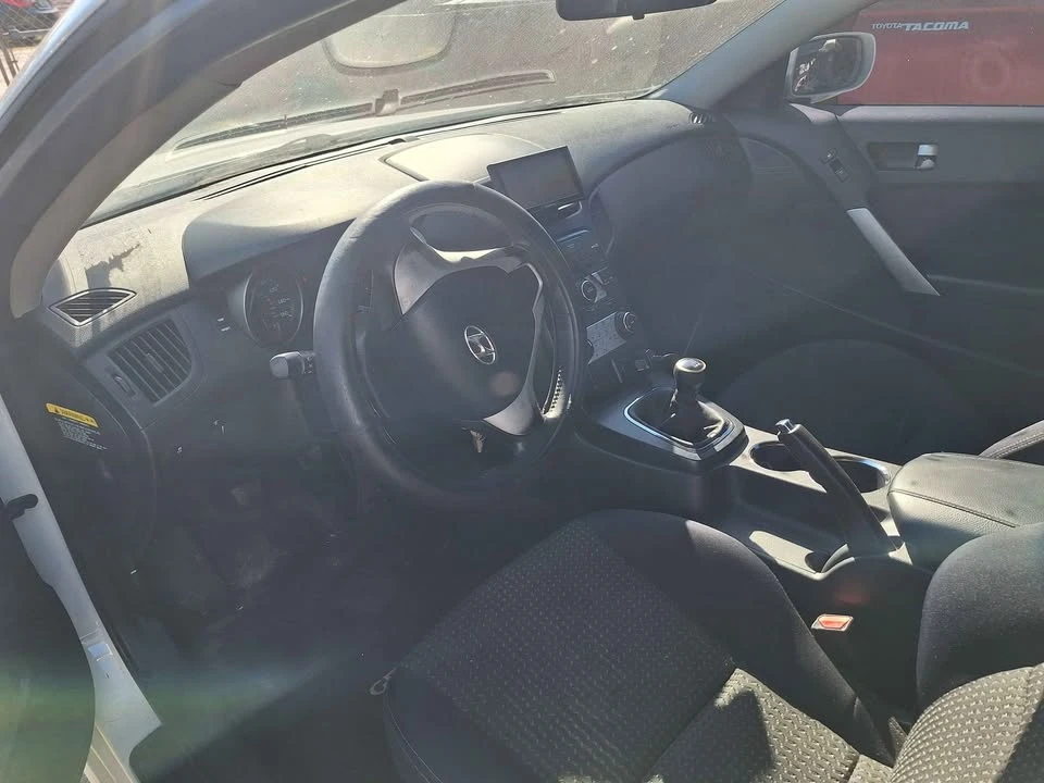 2010 Hyundai - Image 7 of 13