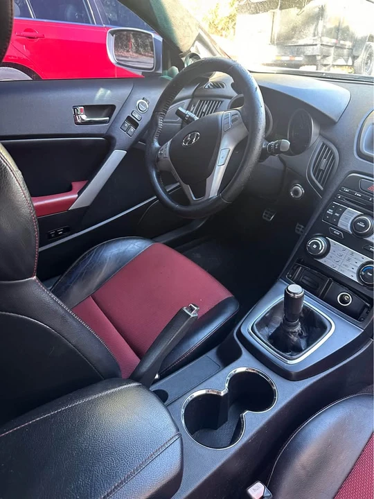 2010 Hyundai Genesis Coupe - Image 10 of 10