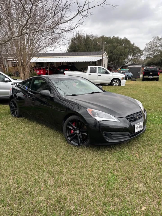 2010 Hyundai Genesis Coupe - Image 2 of 11