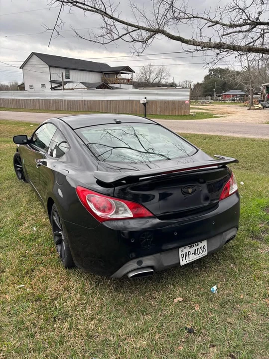 2010 Hyundai Genesis Coupe - Image 5 of 11