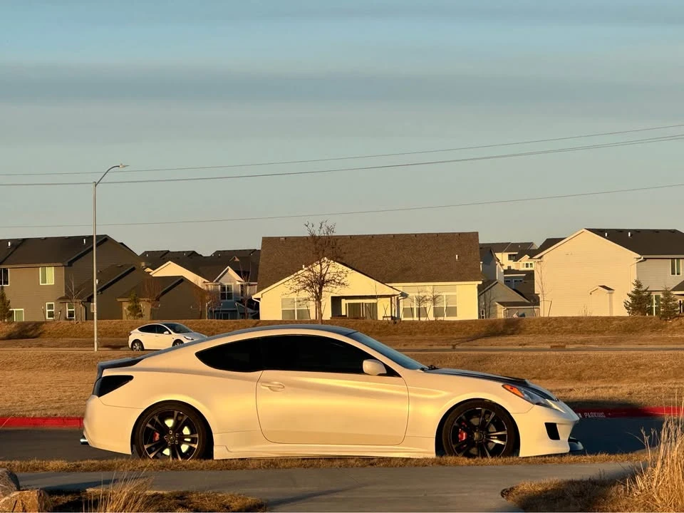 2010 Hyundai Genesis Coupe - Image 4 of 20