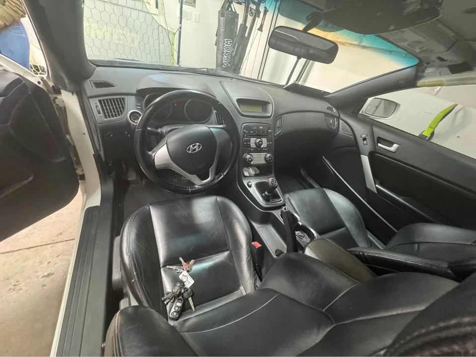 2010 Hyundai Genesis Coupe - Image 17 of 20