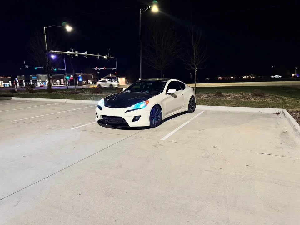 2010 Hyundai Genesis Coupe - Image 16 of 20