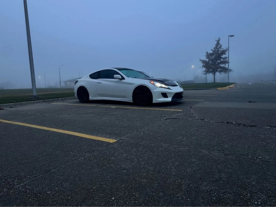 2010 Hyundai Genesis Coupe - Image 9 of 20