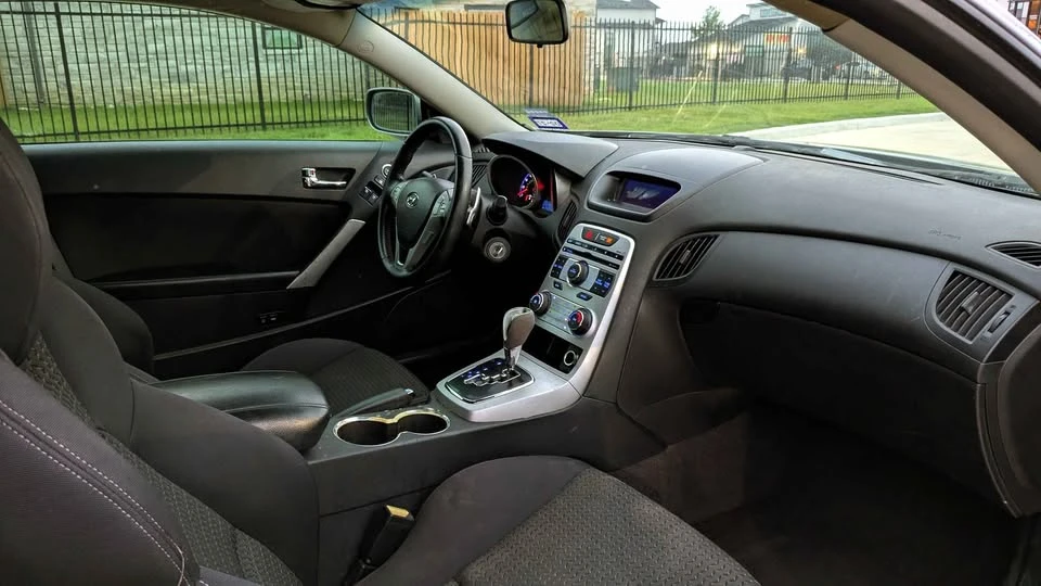 2010 Hyundai Genesis Coupe - Image 8 of 8
