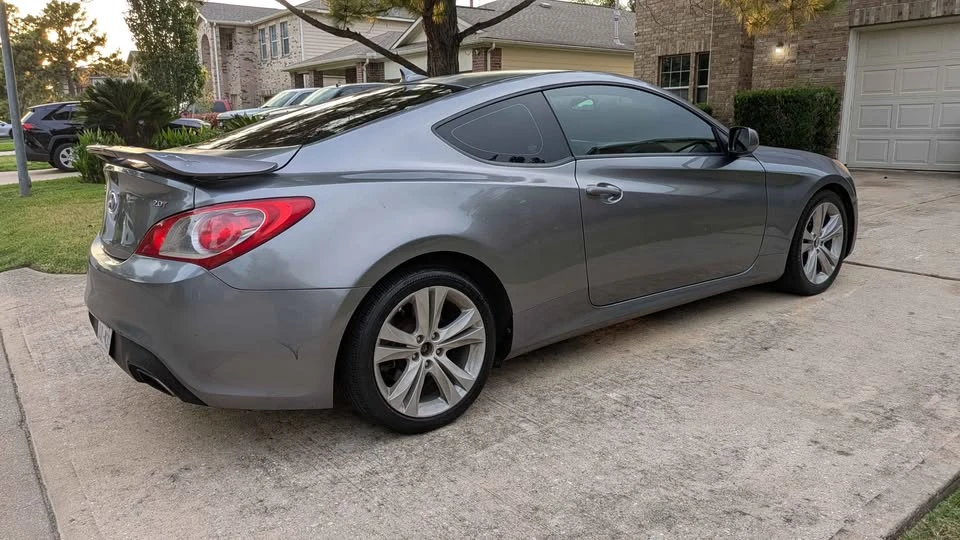 2010 Hyundai Genesis Coupe - Image 3 of 8