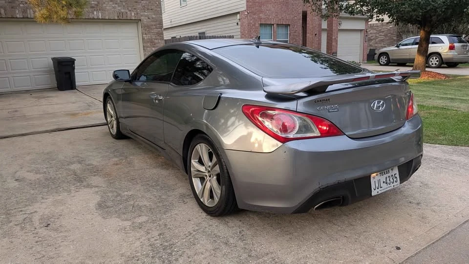 2010 Hyundai Genesis Coupe - Image 4 of 8
