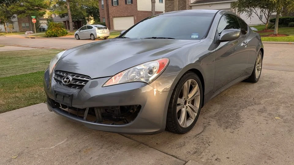2010 Hyundai Genesis Coupe - Image 2 of 8