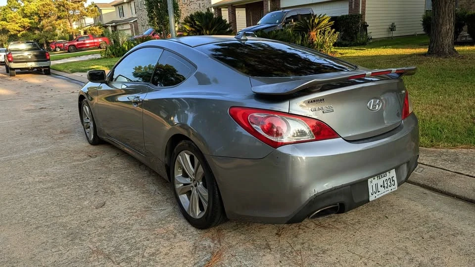 2010 Hyundai Genesis Coupe - Image 2 of 8