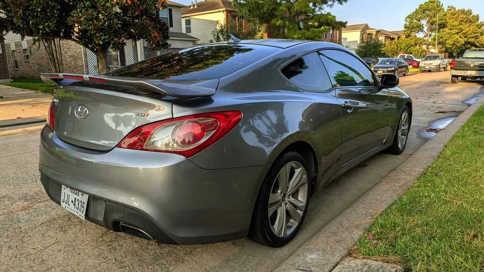 2010 Hyundai Genesis Coupe - Image 3 of 8