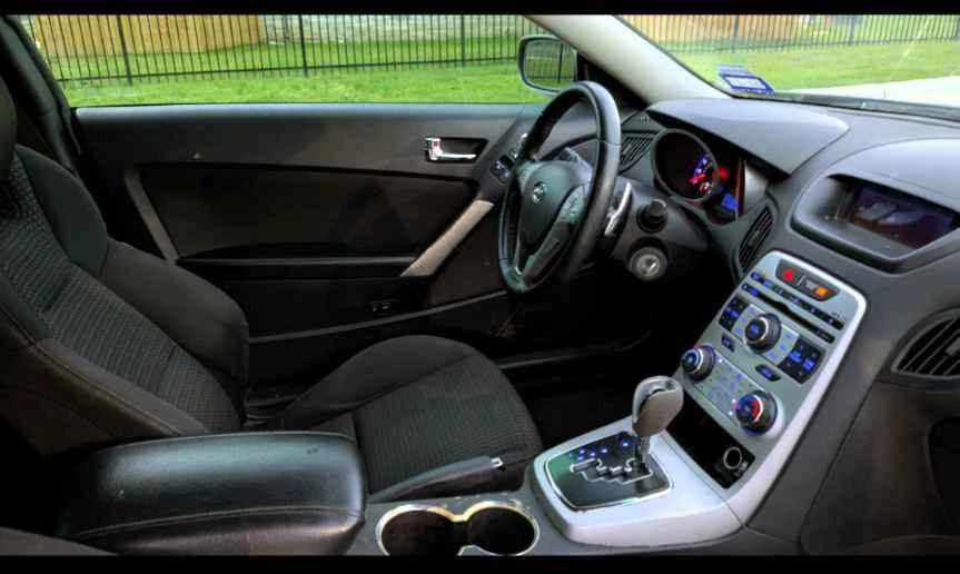 2010 Hyundai Genesis Coupe - Image 6 of 8