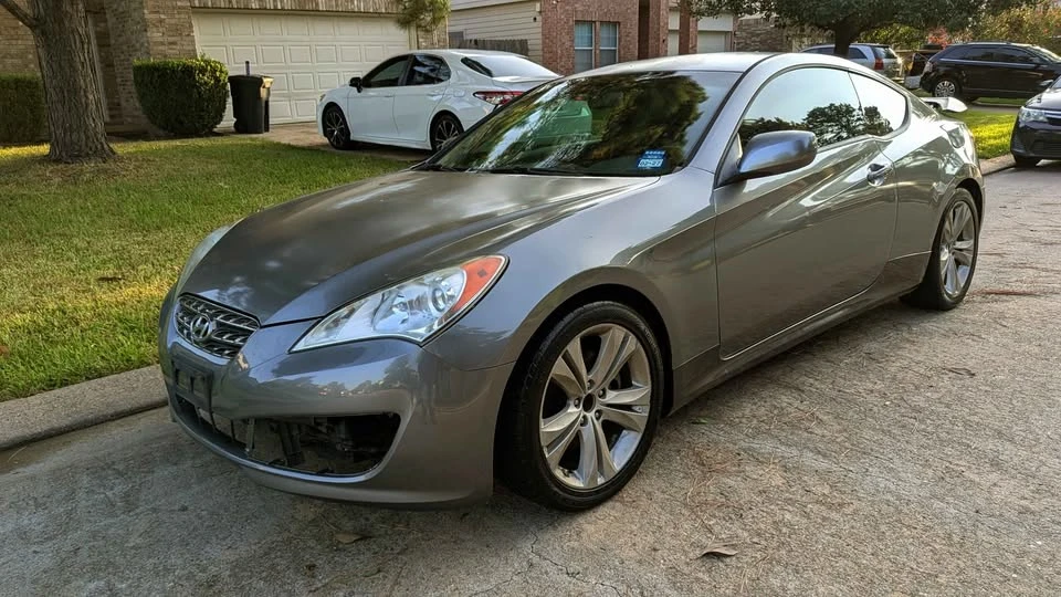 2010 Hyundai Genesis Coupe - Image 4 of 8