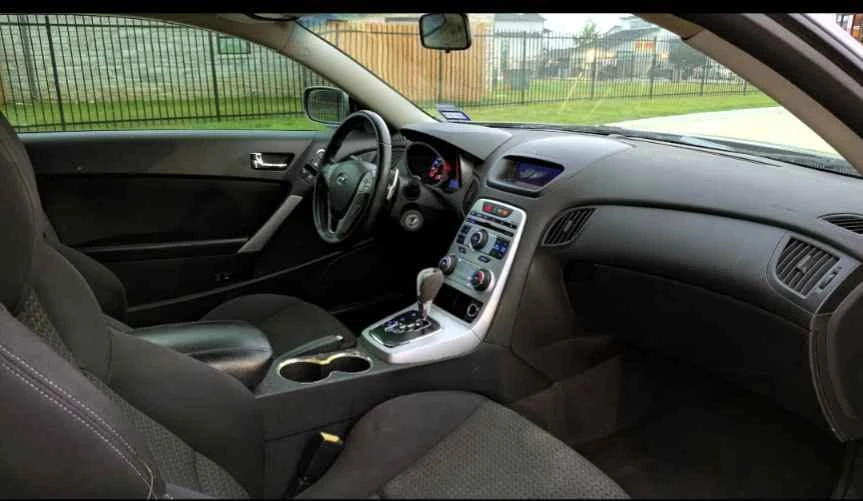 2010 Hyundai Genesis Coupe - Image 6 of 7