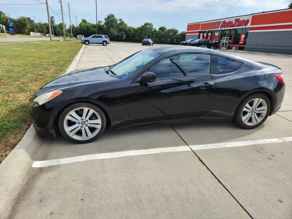 2010 Hyundai Genesis Coupe - Image 3 of 4
