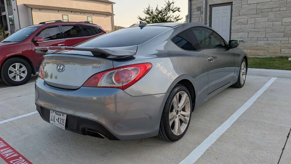 2010 Hyundai Genesis Coupe - Image 3 of 7