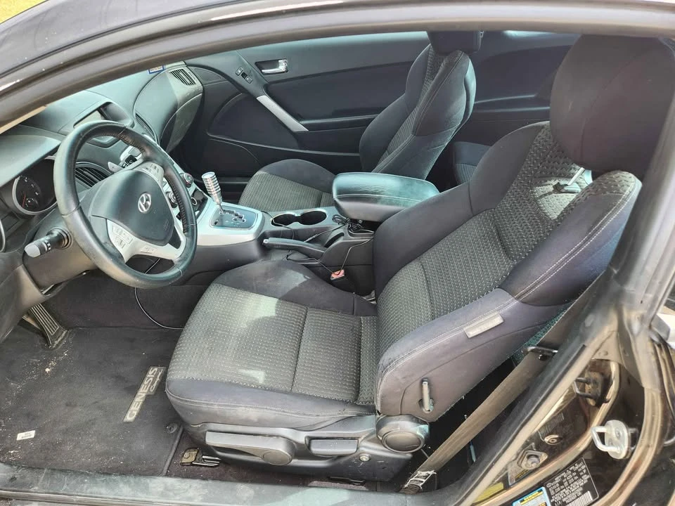 2010 Hyundai Genesis Coupe - Image 4 of 4